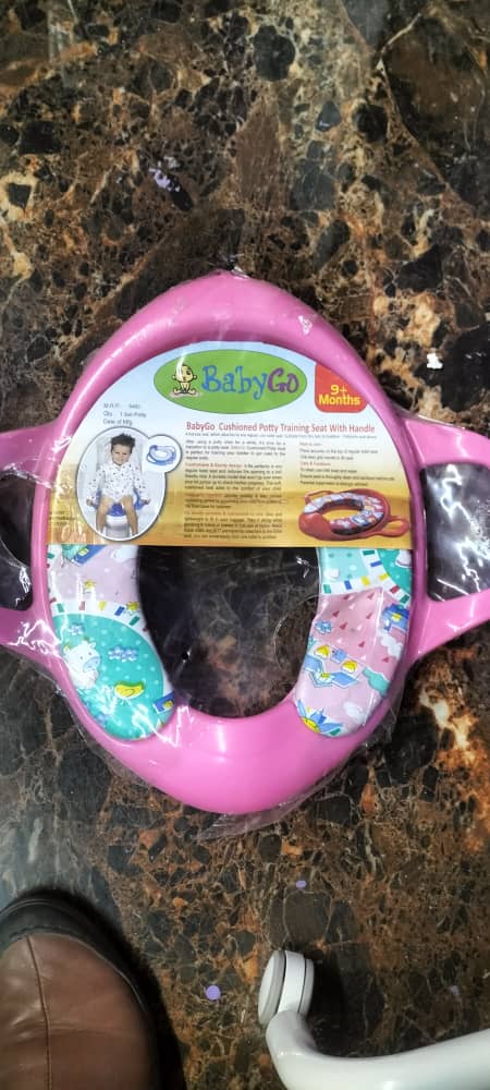 Honey Bee's Cushioned potty training seat with handle Pink color
